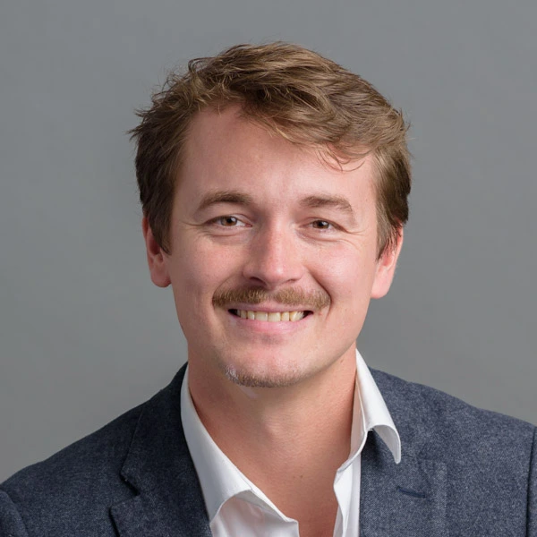 Axel Larose  Senior Finance Consultant